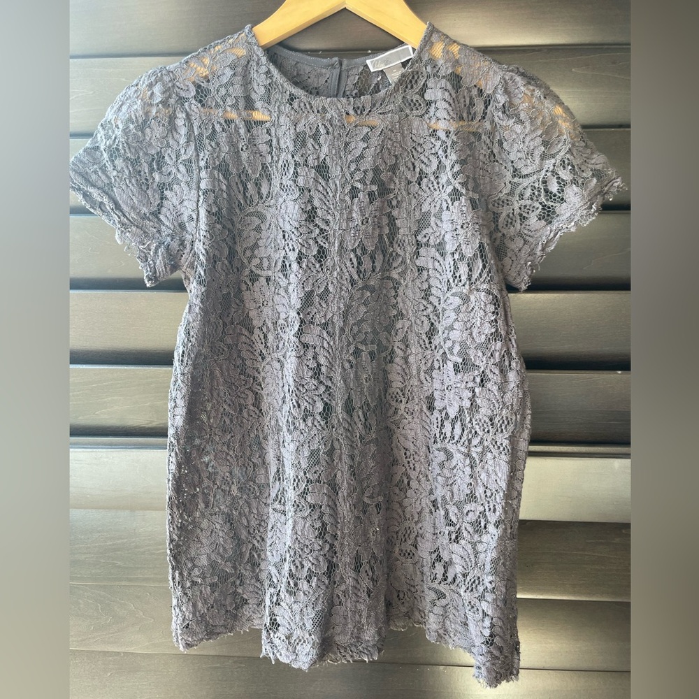 Chelsea28 Top Women Medium Gray Lace Rayon Blend Blouse Short Capped Floral